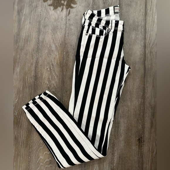 Iris Jeans - Picture 1 of 10